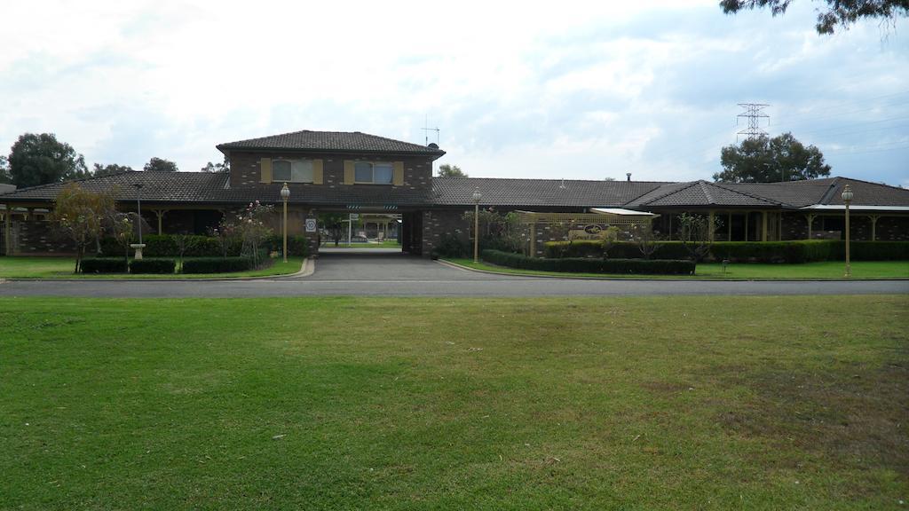 Quality Inn Carriage House Wagga Wagga Bagian luar foto
