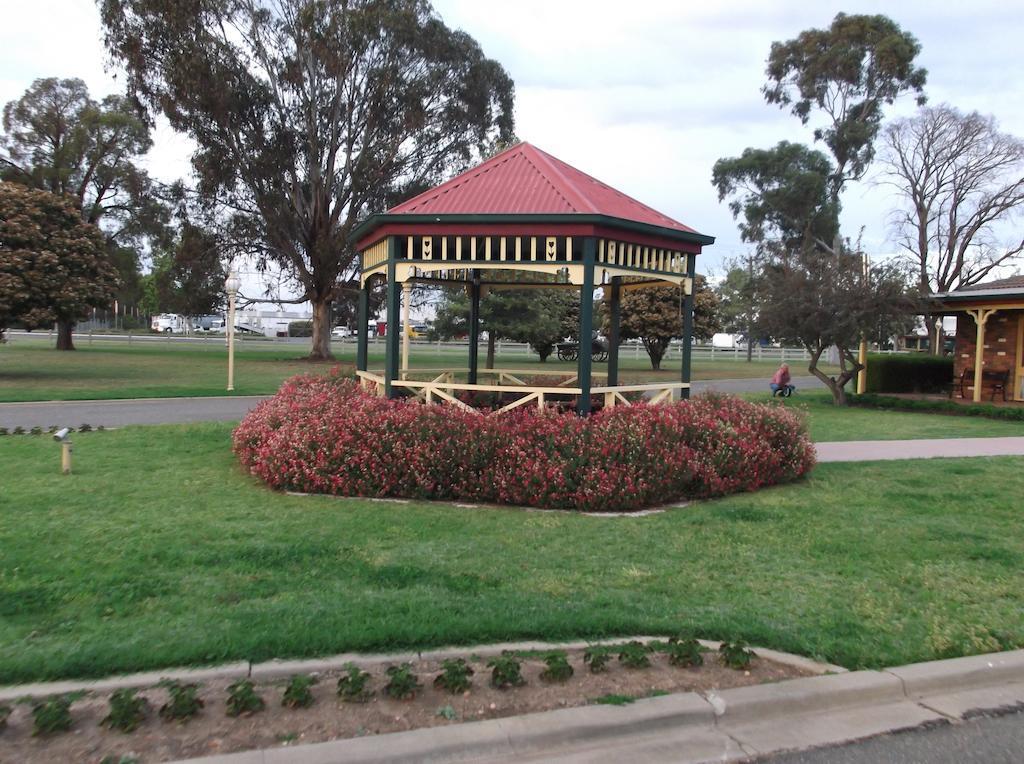 Quality Inn Carriage House Wagga Wagga Bagian luar foto