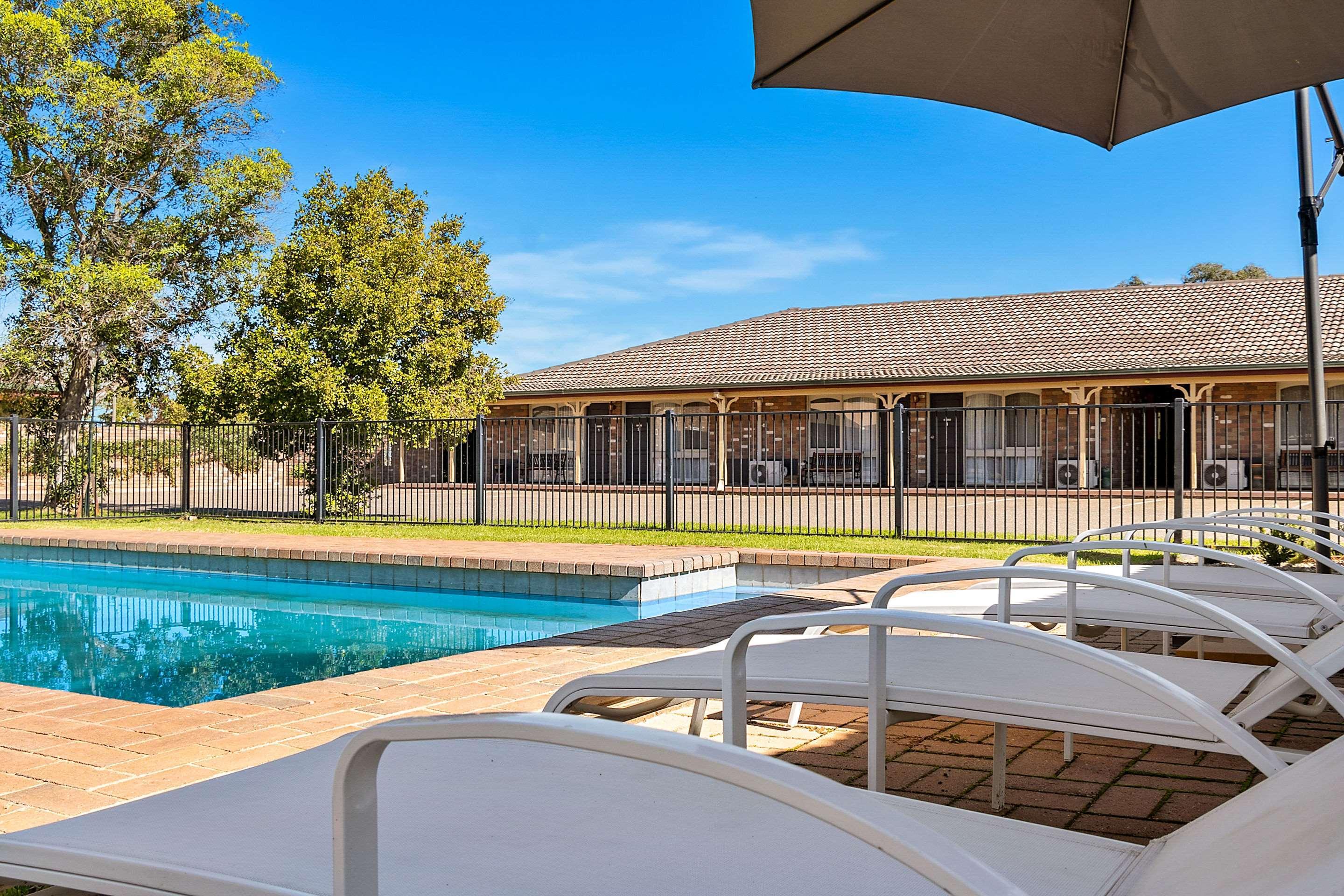 Quality Inn Carriage House Wagga Wagga Bagian luar foto