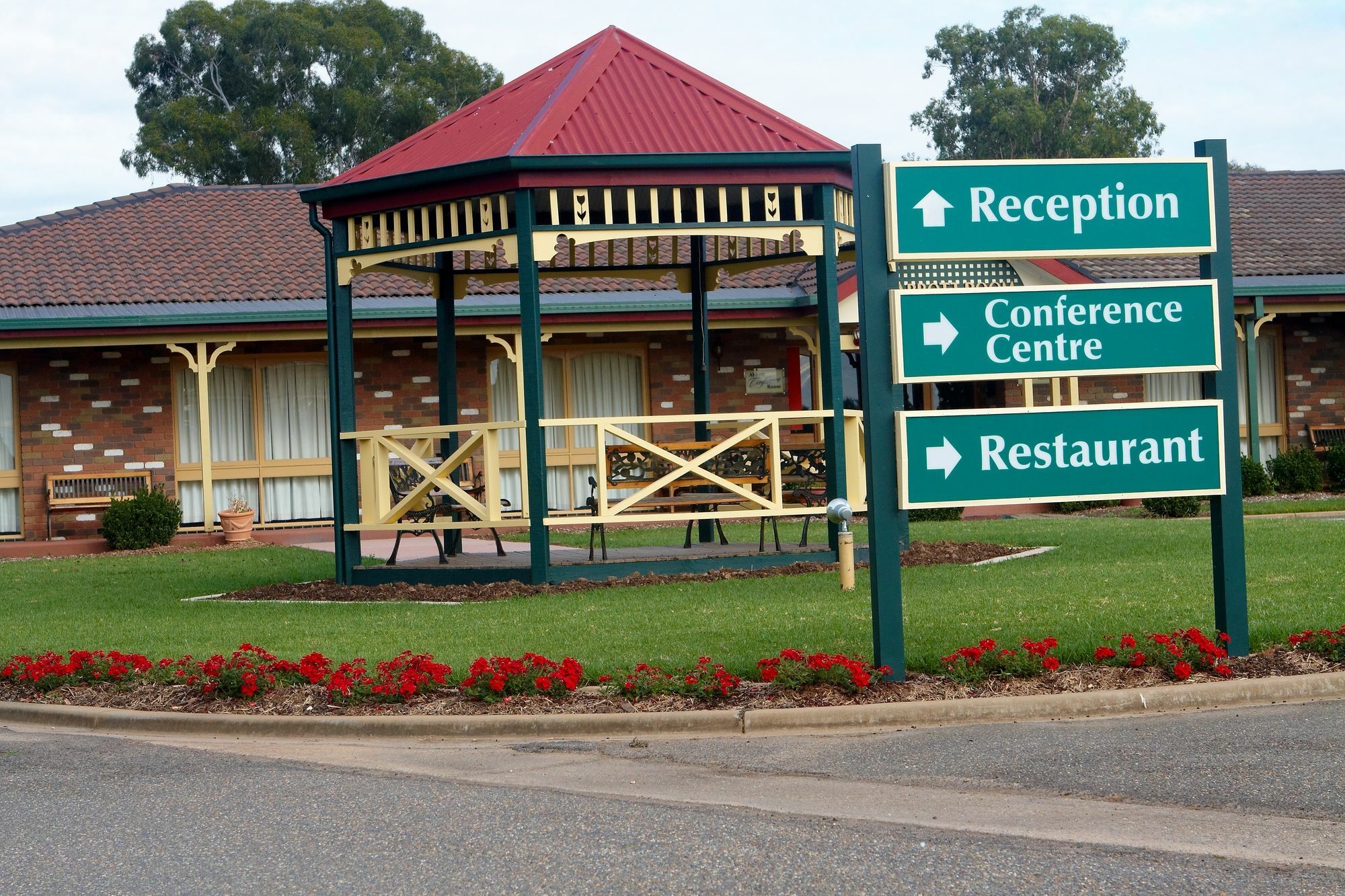 Quality Inn Carriage House Wagga Wagga Bagian luar foto